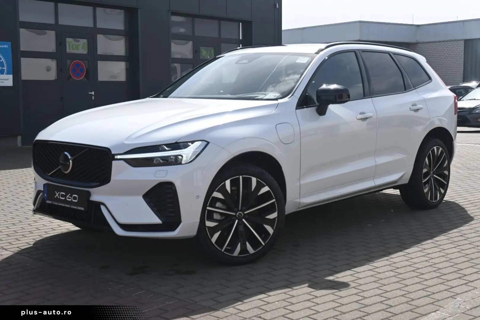 VOLVO XC60 T8 RC AWD Ultra Dark 360 B&W FACELIFT