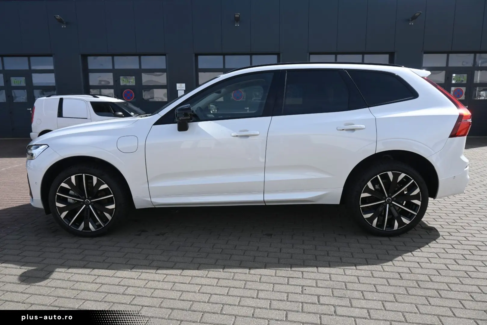 VOLVO XC60 T8 RC AWD Ultra Dark 360 B&W FACELIFT