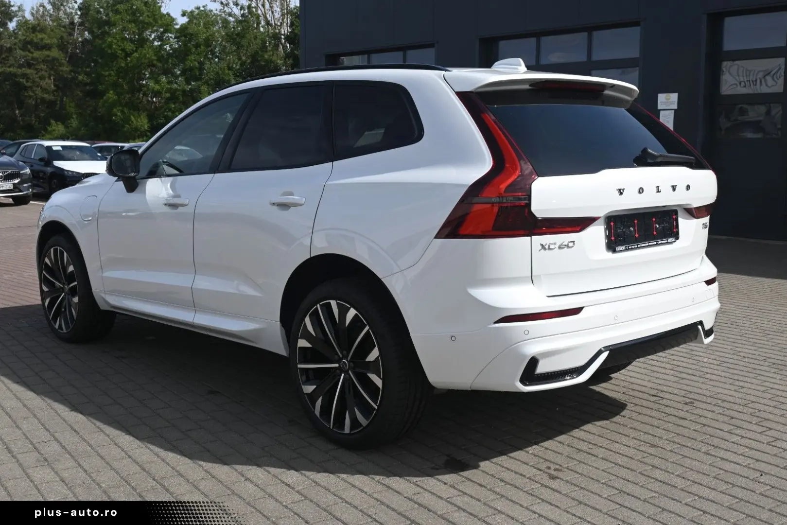 VOLVO XC60 T8 RC AWD Ultra Dark 360 B&W FACELIFT