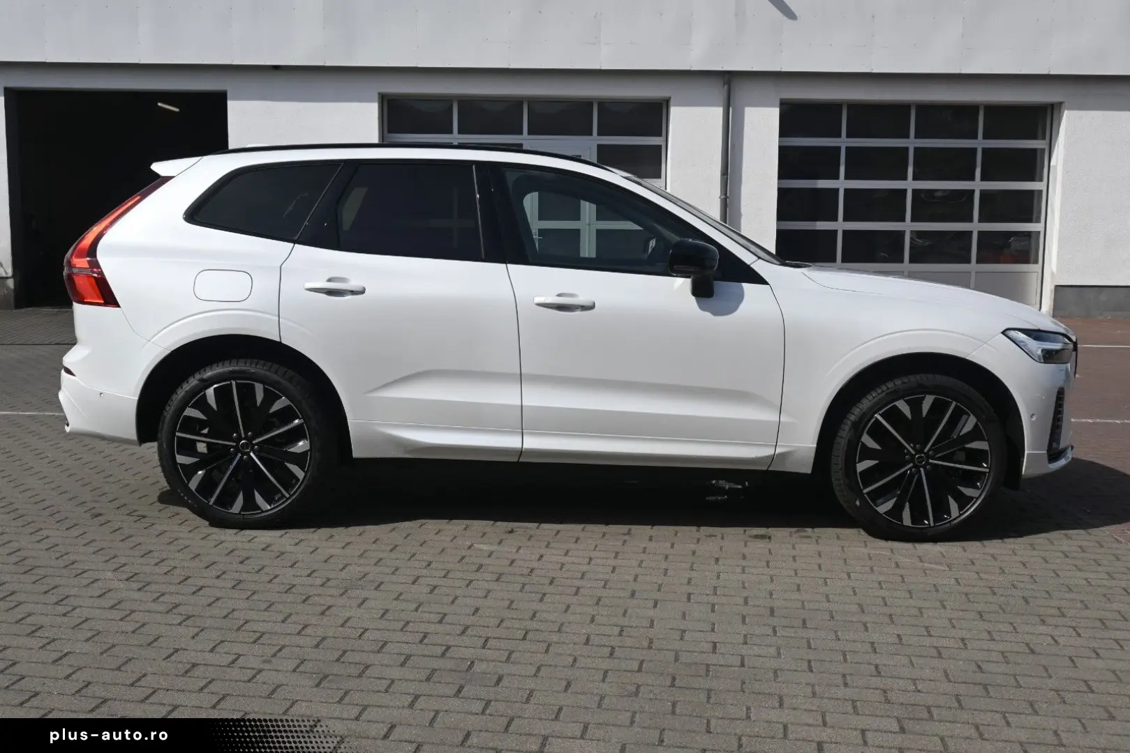VOLVO XC60 T8 RC AWD Ultra Dark 360 B&W FACELIFT