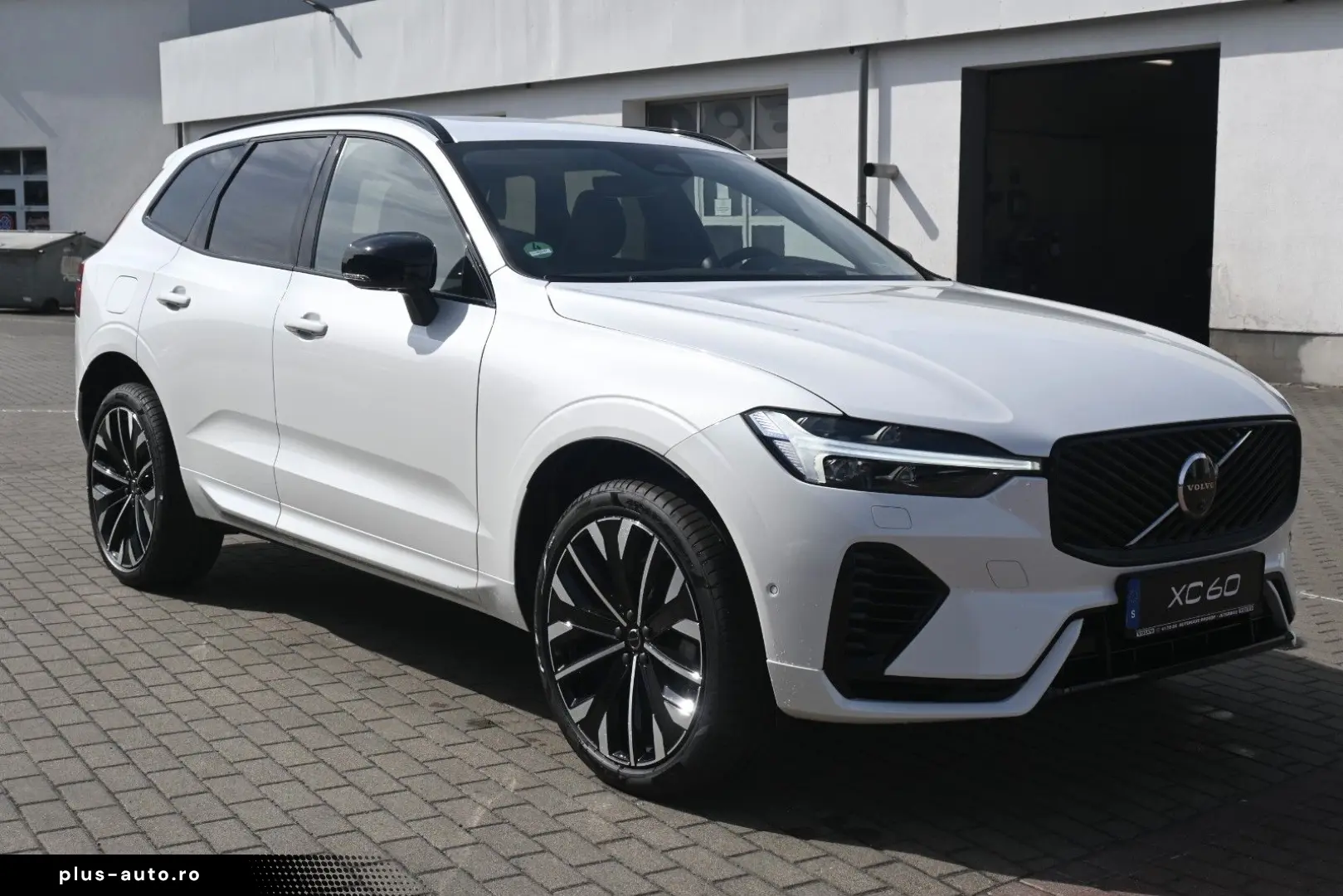 VOLVO XC60 T8 RC AWD Ultra Dark 360 B&W FACELIFT