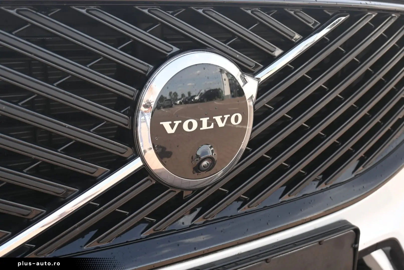 VOLVO XC60 T8 RC AWD Ultra Dark 360 B&W FACELIFT