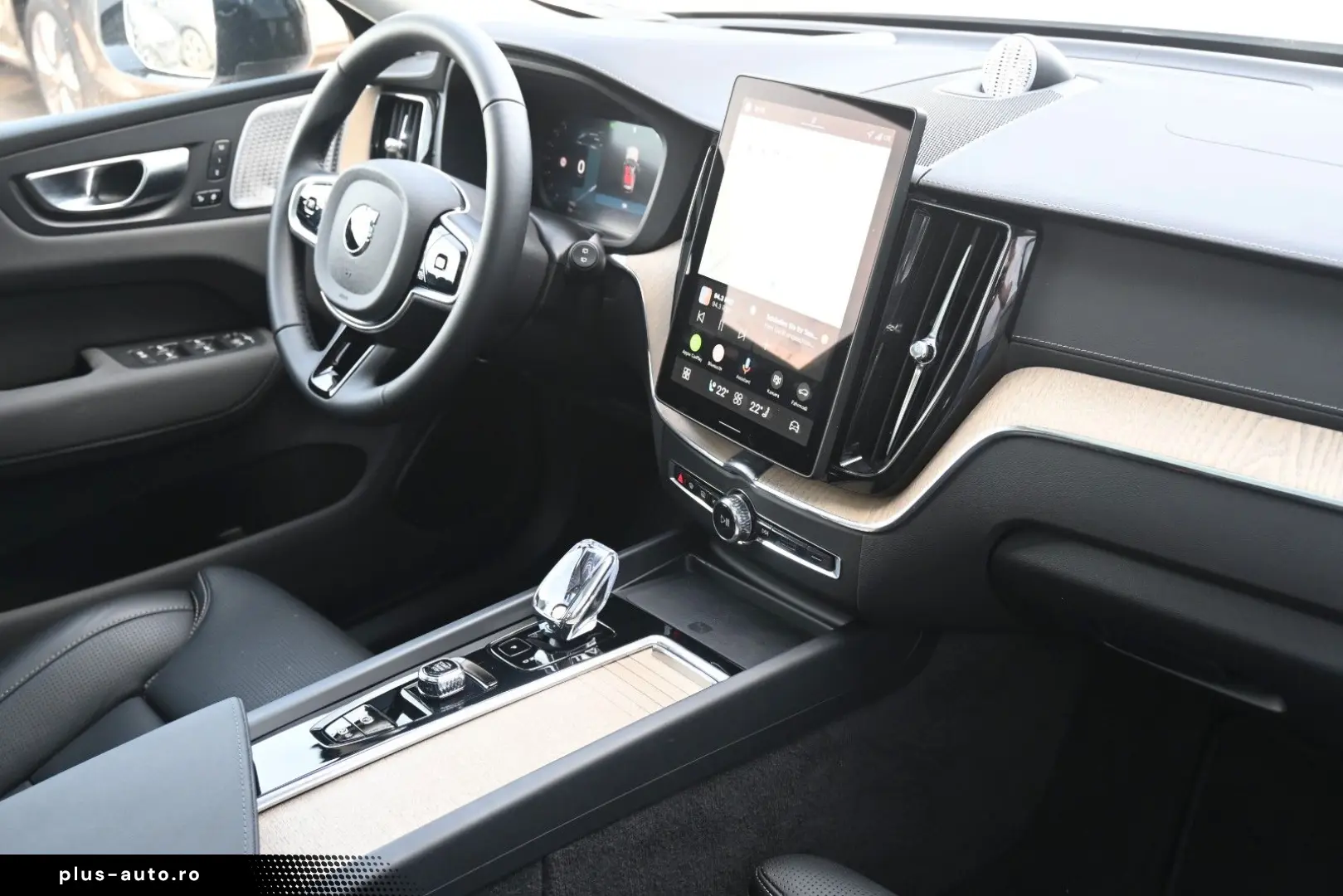 VOLVO XC60 T8 RC AWD Ultra Dark 360 B&W FACELIFT