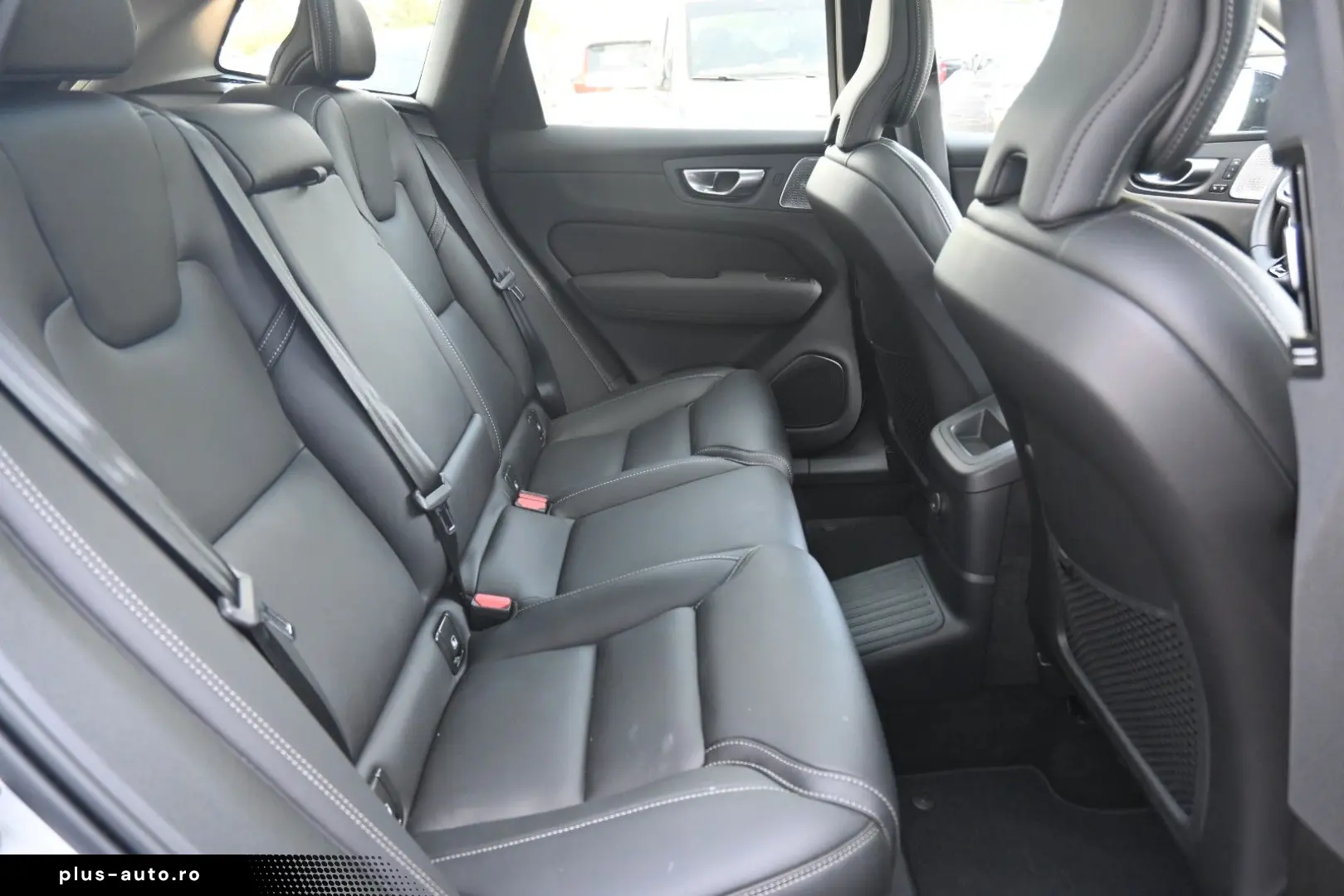 VOLVO XC60 T8 RC AWD Ultra Dark 360 B&W FACELIFT