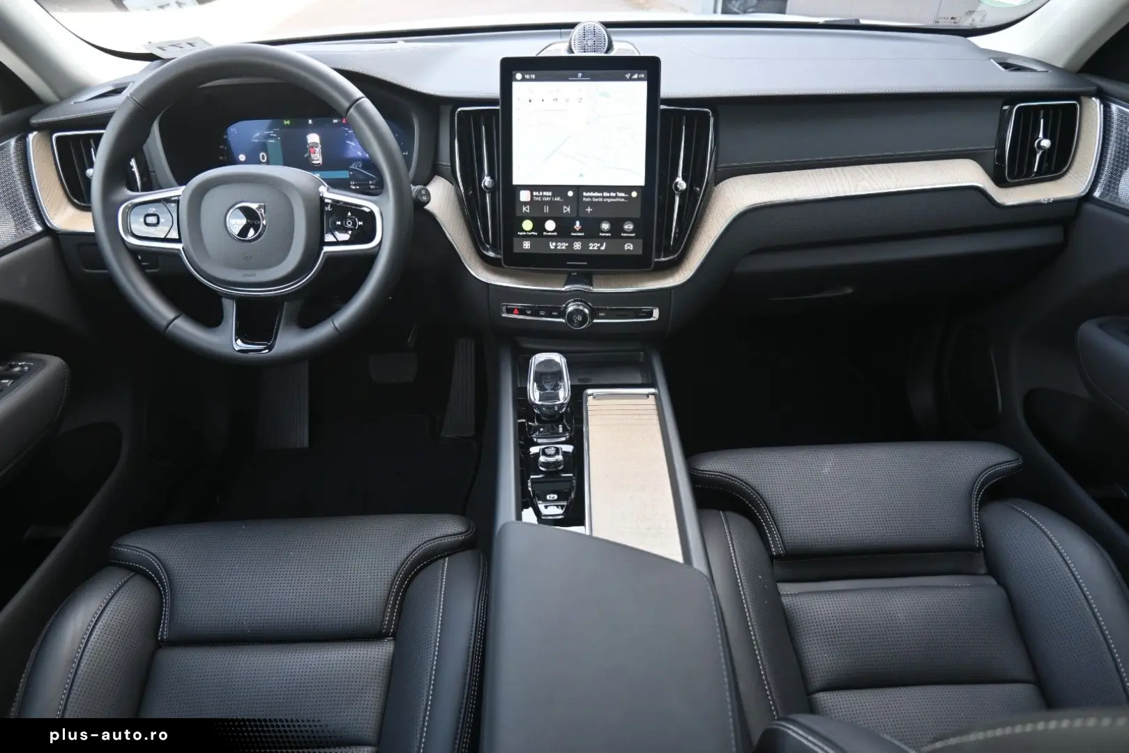 VOLVO XC60 T8 RC AWD Ultra Dark 360 B&W FACELIFT