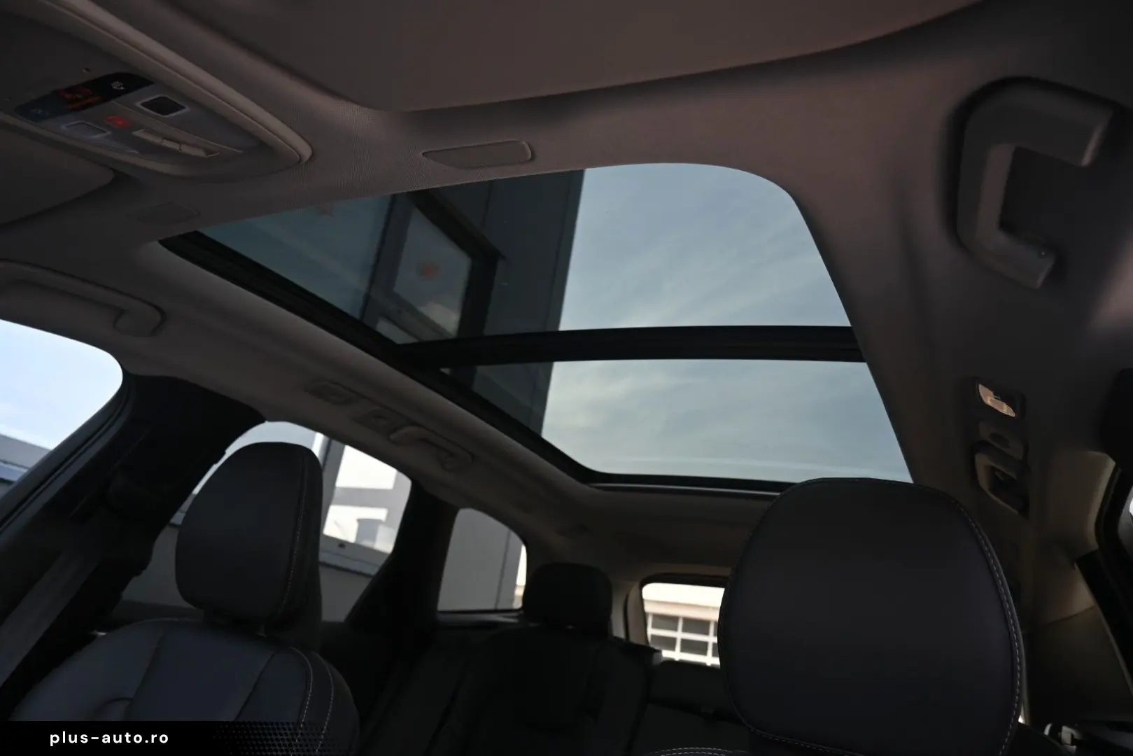 VOLVO XC60 T8 RC AWD Ultra Dark 360 B&W FACELIFT