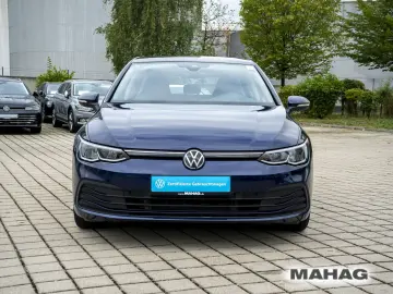 VW Golf VIII Life 2.0 TDI LED Navi ParkPilot App DS