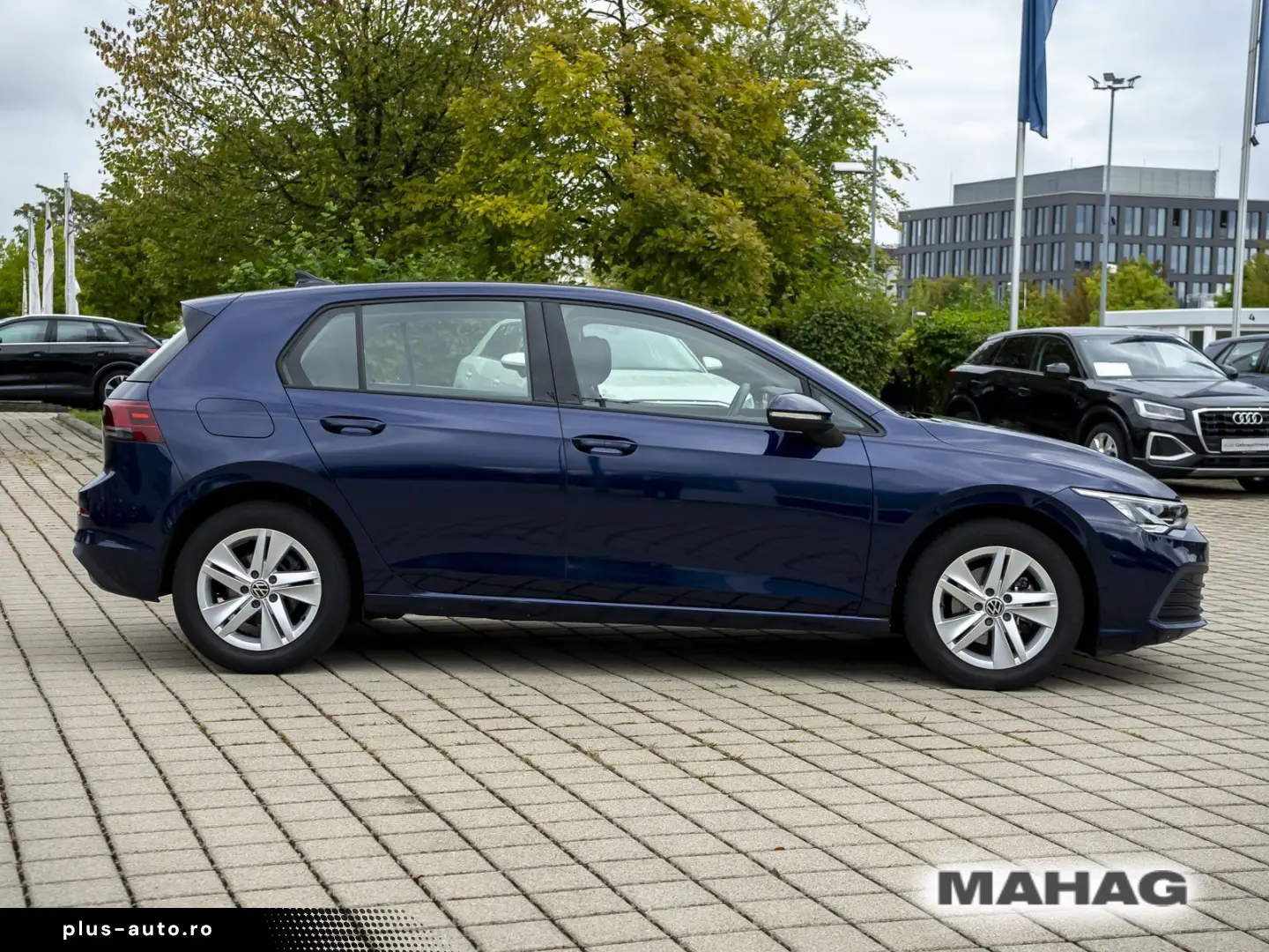 VW Golf VIII Life 2.0 TDI LED Navi ParkPilot App DS