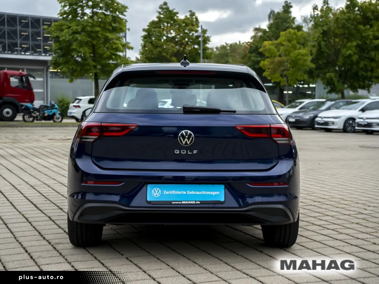 VW Golf VIII Life 2.0 TDI LED Navi ParkPilot App DS