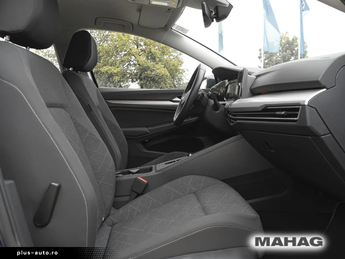 VW Golf VIII Life 2.0 TDI LED Navi ParkPilot App DS