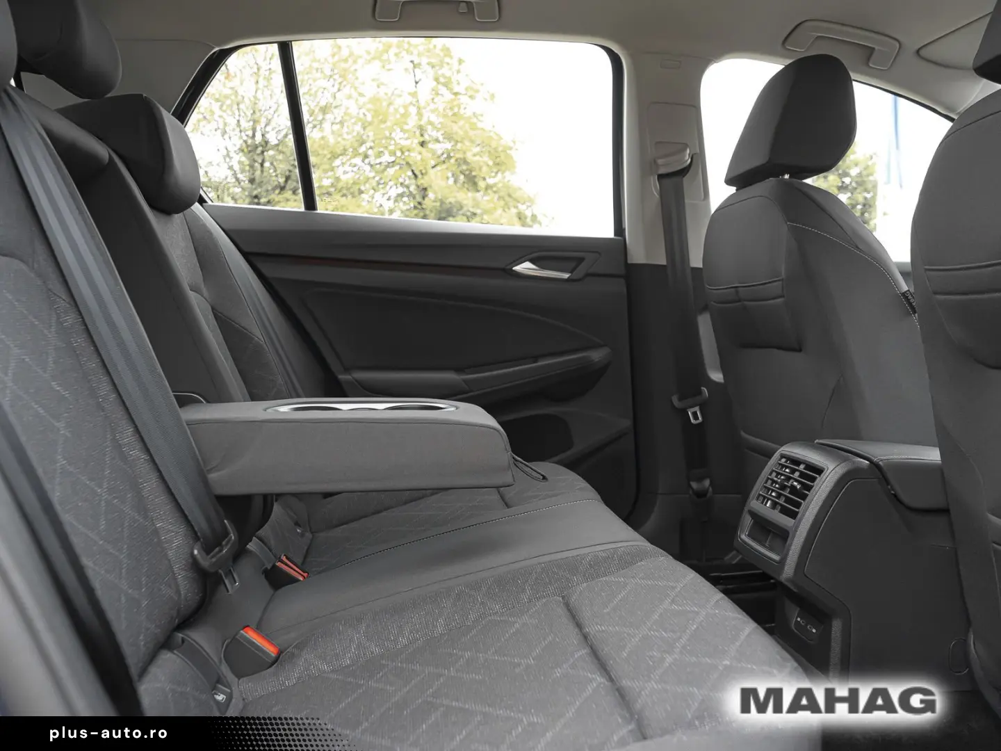 VW Golf VIII Life 2.0 TDI LED Navi ParkPilot App DS