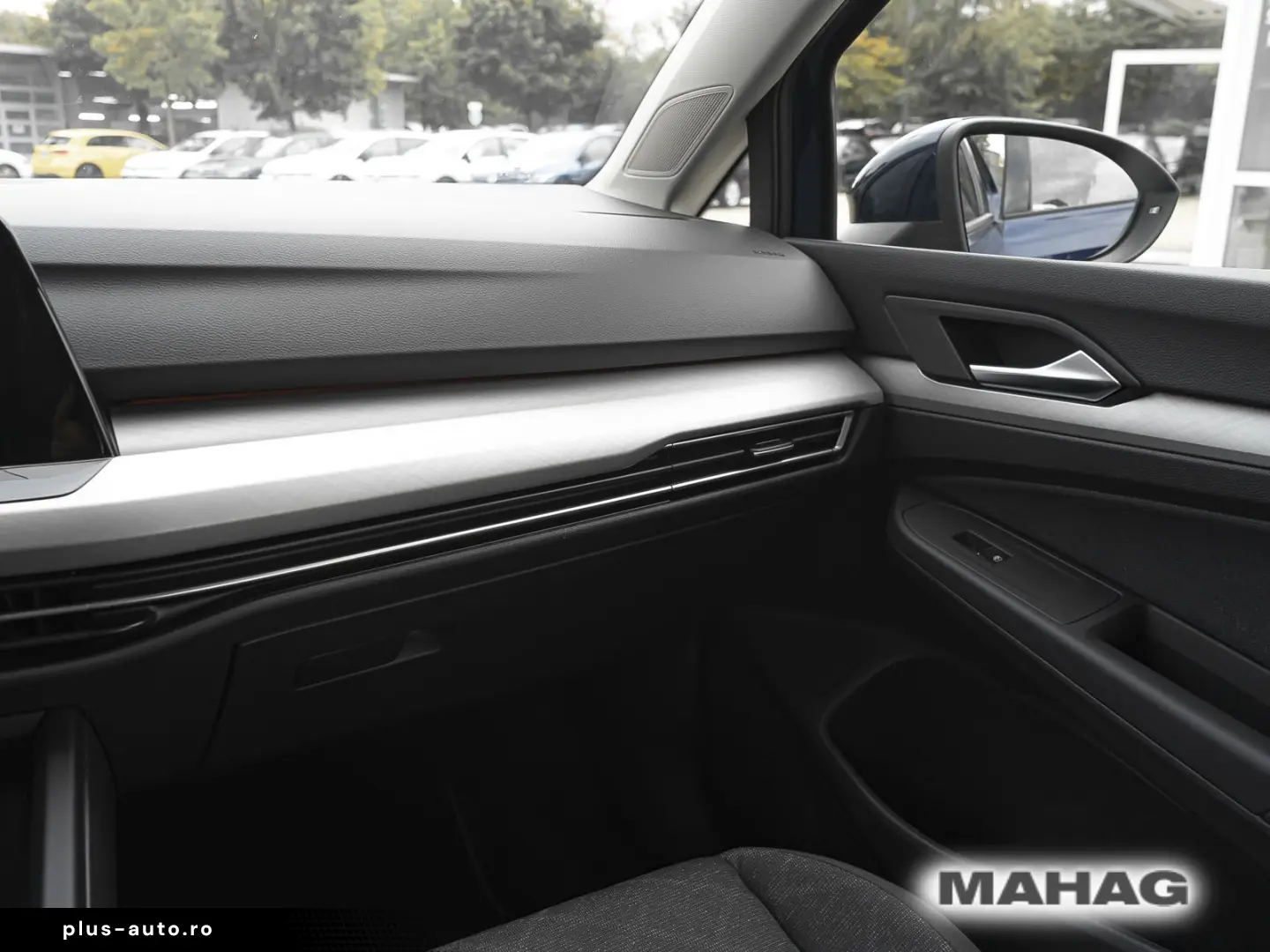 VW Golf VIII Life 2.0 TDI LED Navi ParkPilot App DS