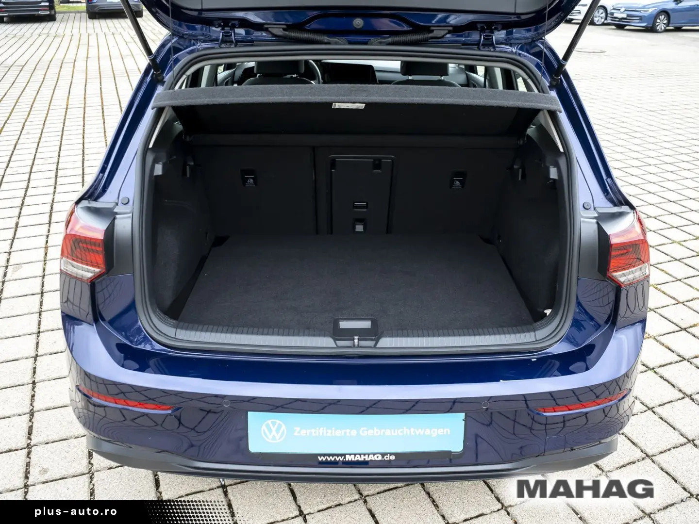 VW Golf VIII Life 2.0 TDI LED Navi ParkPilot App DS
