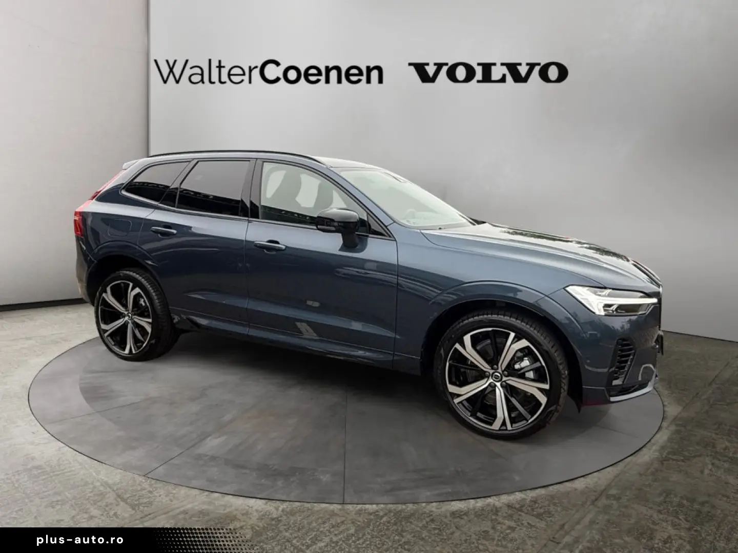 VOLVO XC60 T6 AWD Plug-in Hybrid Ultra Dark Luftfahrwe