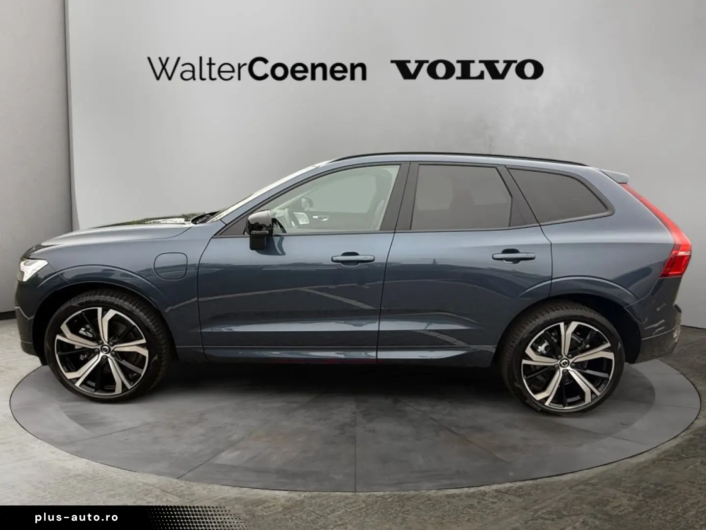 VOLVO XC60 T6 AWD Plug-in Hybrid Ultra Dark Luftfahrwe