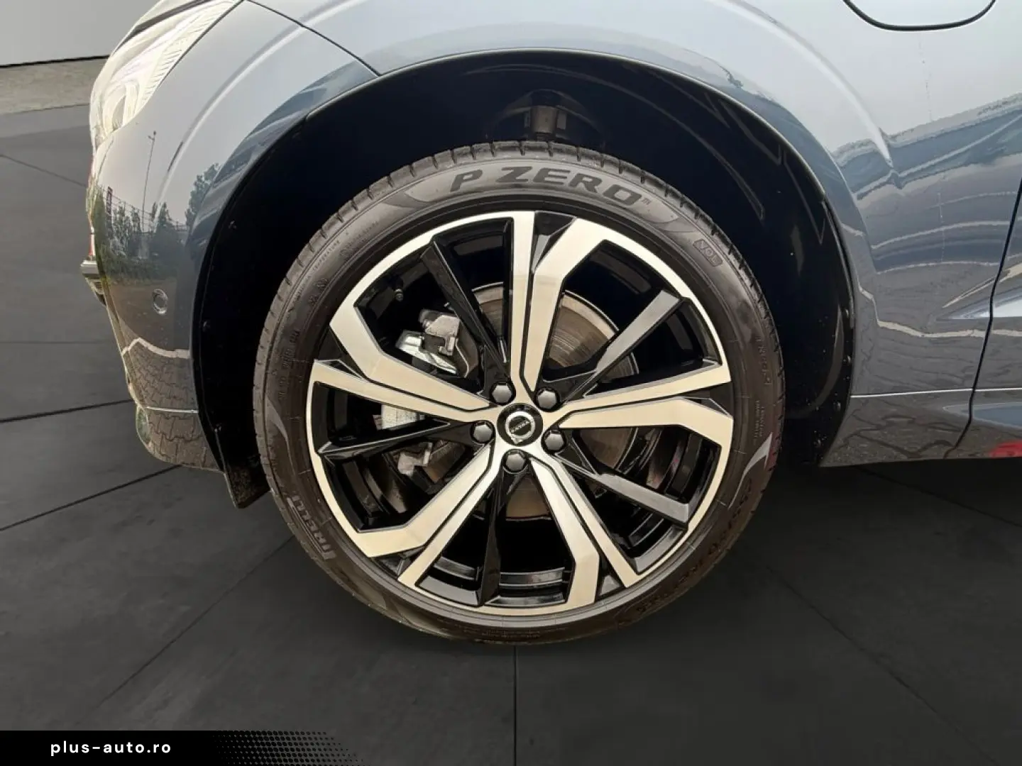 VOLVO XC60 T6 AWD Plug-in Hybrid Ultra Dark Luftfahrwe