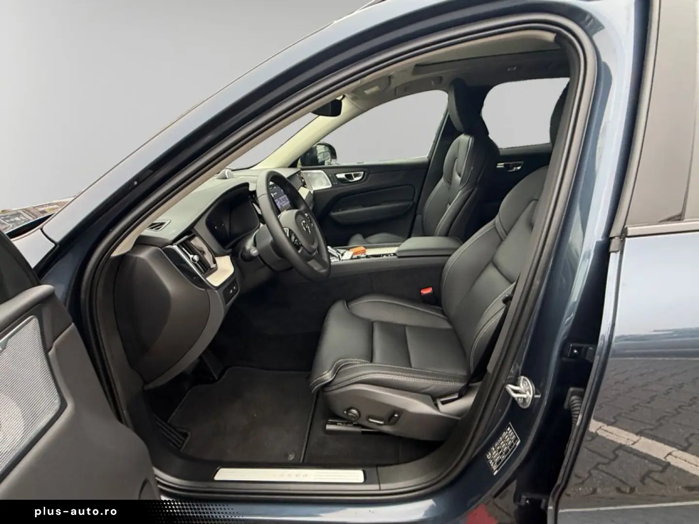 VOLVO XC60 T6 AWD Plug-in Hybrid Ultra Dark Luftfahrwe