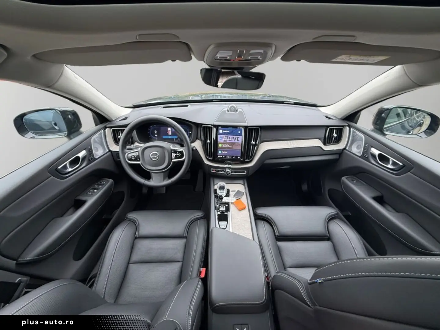 VOLVO XC60 T6 AWD Plug-in Hybrid Ultra Dark Luftfahrwe