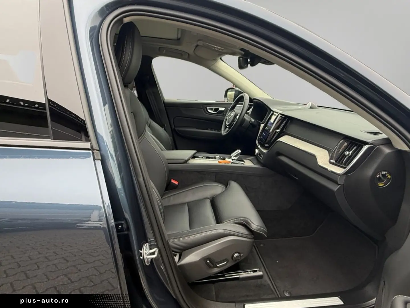 VOLVO XC60 T6 AWD Plug-in Hybrid Ultra Dark Luftfahrwe
