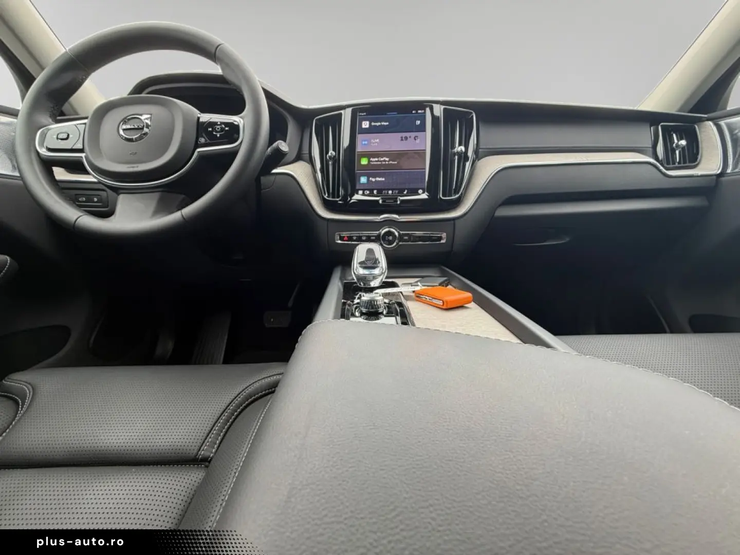 VOLVO XC60 T6 AWD Plug-in Hybrid Ultra Dark Luftfahrwe