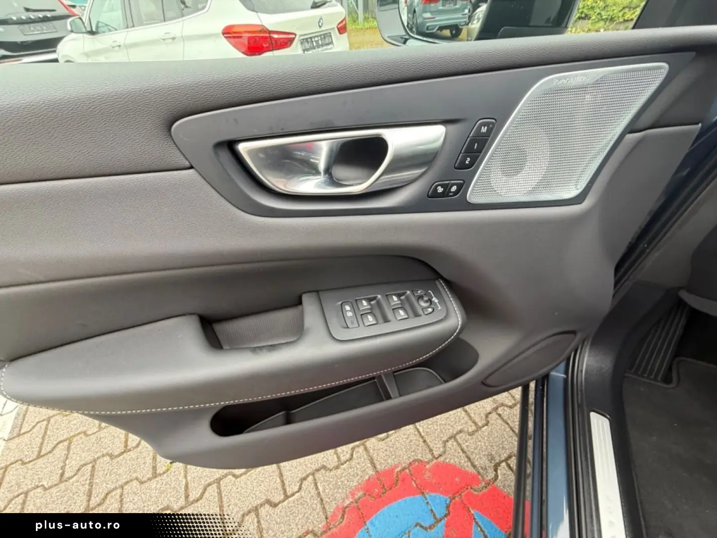 VOLVO XC60 T6 AWD Plug-in Hybrid Ultra Dark Luftfahrwe