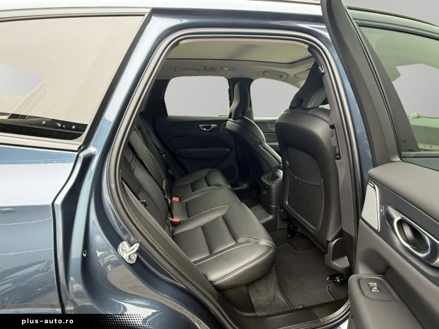 VOLVO XC60 T6 AWD Plug-in Hybrid Ultra Dark Luftfahrwe