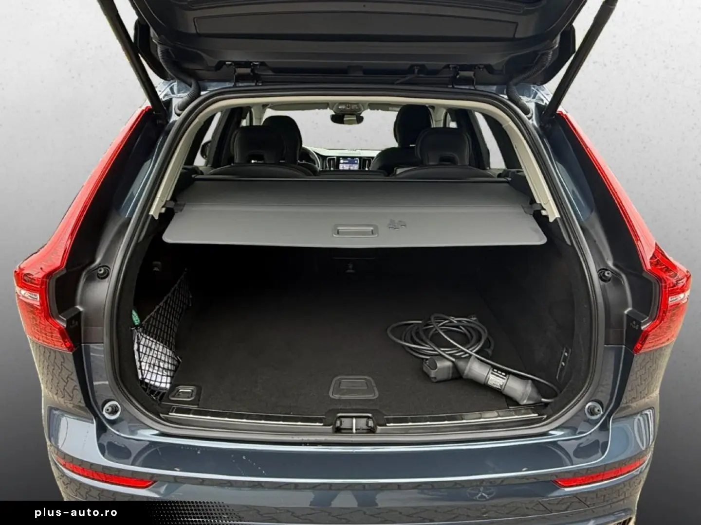 VOLVO XC60 T6 AWD Plug-in Hybrid Ultra Dark Luftfahrwe