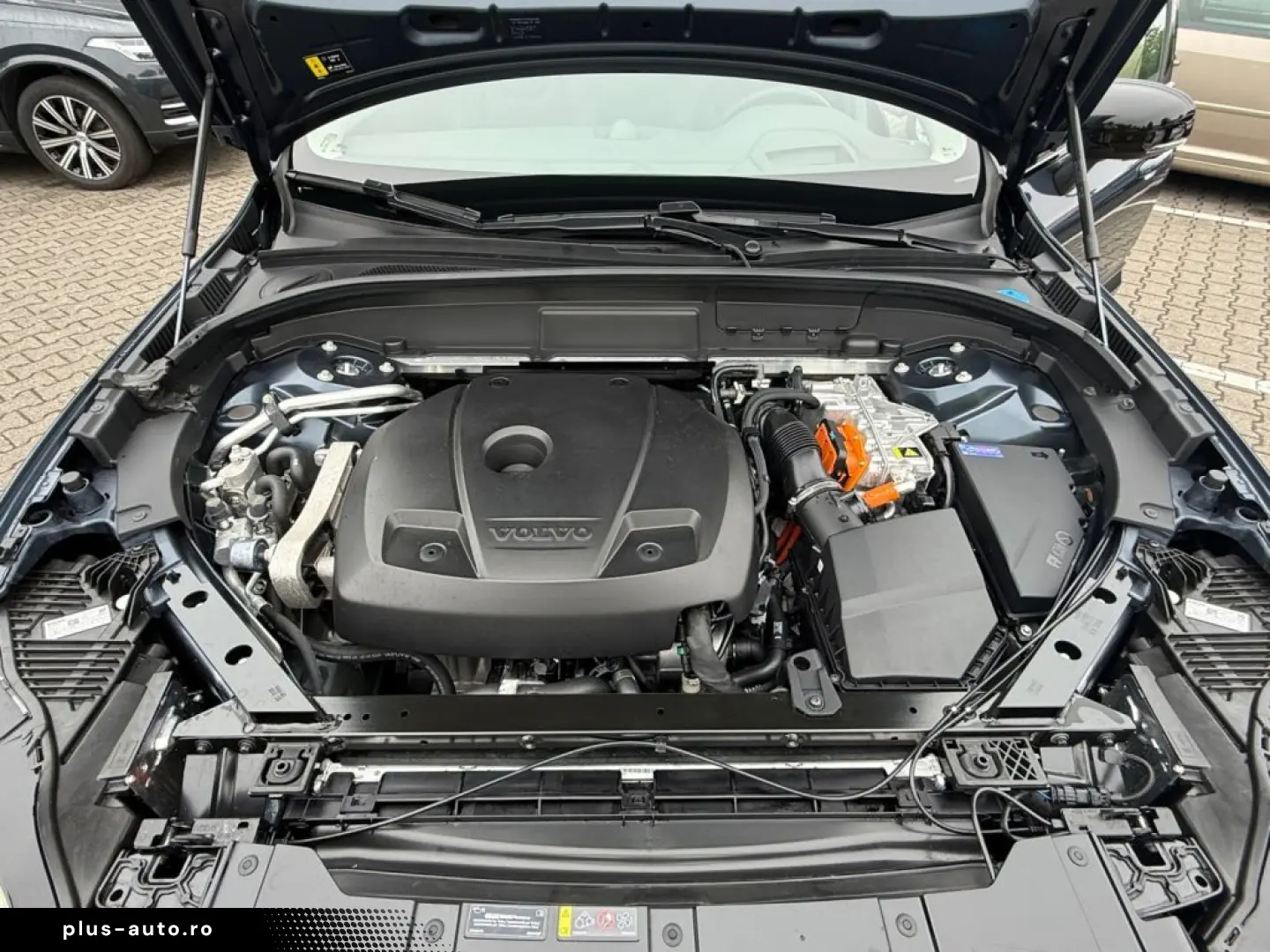 VOLVO XC60 T6 AWD Plug-in Hybrid Ultra Dark Luftfahrwe