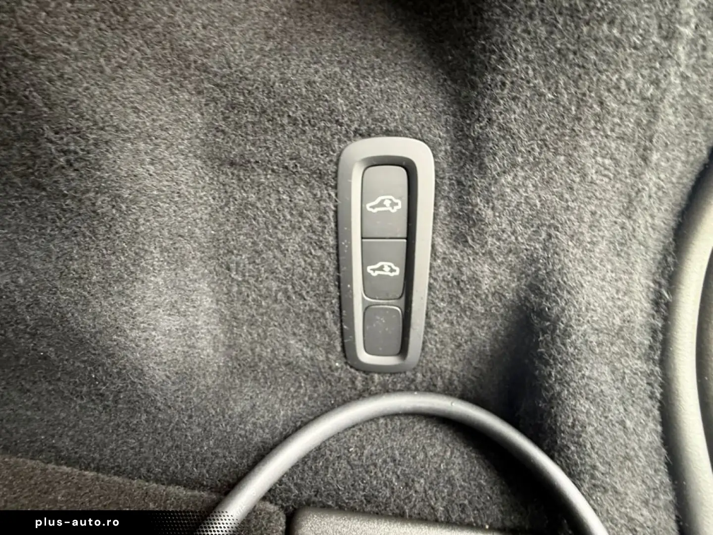 VOLVO XC60 T6 AWD Plug-in Hybrid Ultra Dark Luftfahrwe