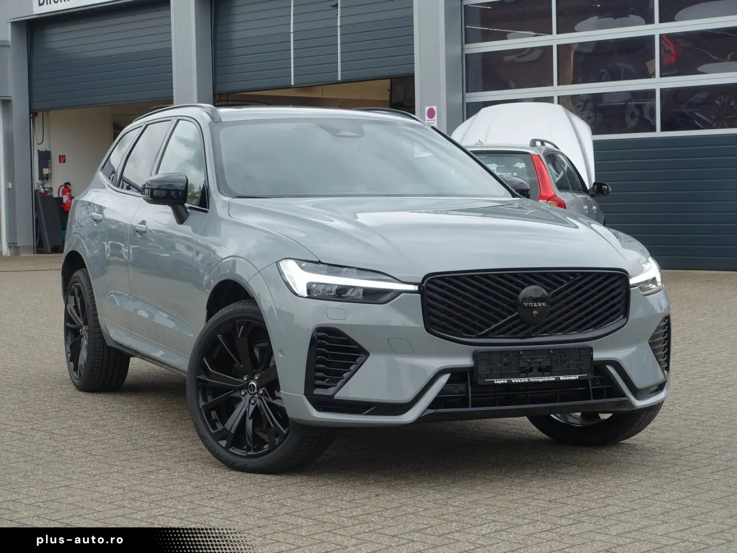 VOLVO XC60 Black Edition Ultra T8 AWD Pano B&W AHK