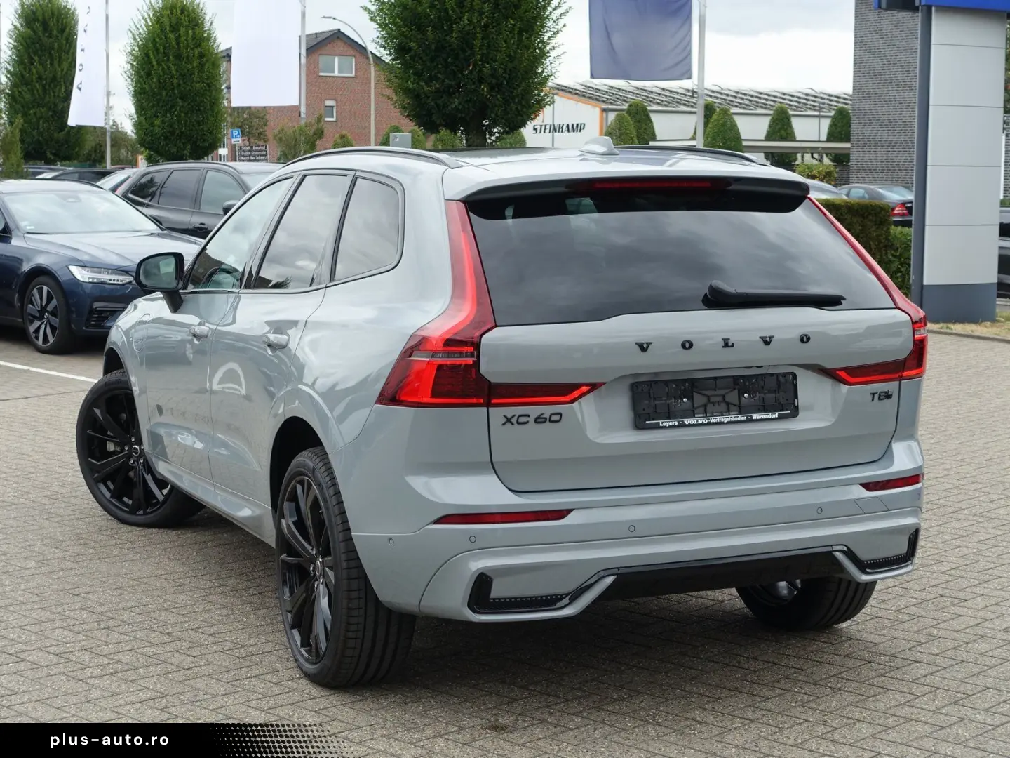 VOLVO XC60 Black Edition Ultra T8 AWD Pano B&W AHK