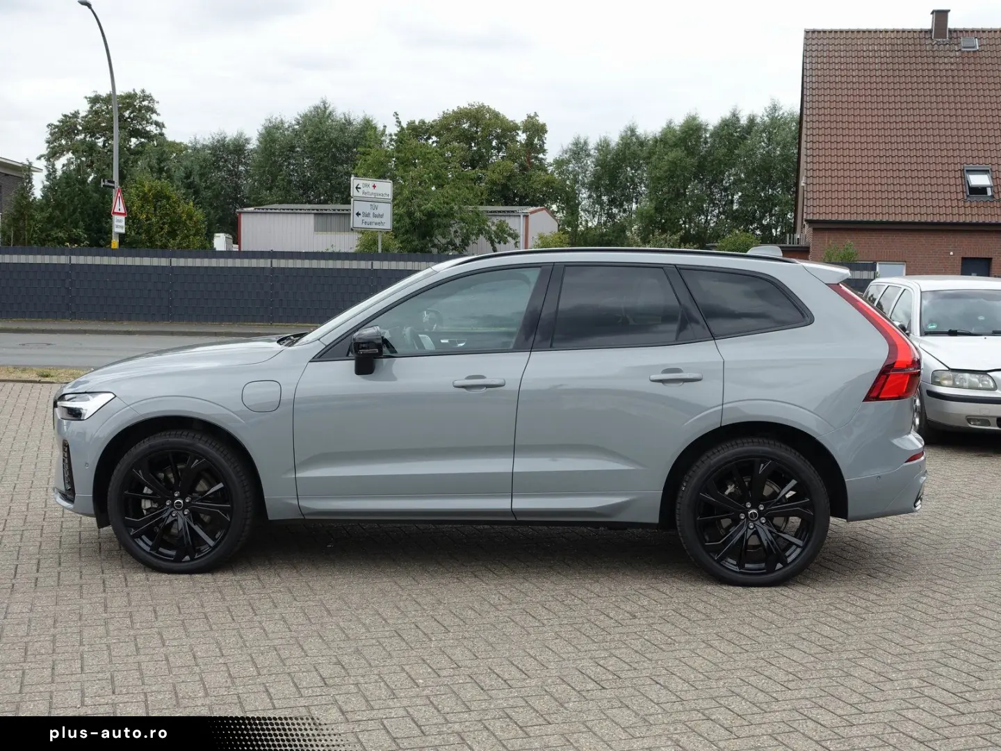 VOLVO XC60 Black Edition Ultra T8 AWD Pano B&W AHK