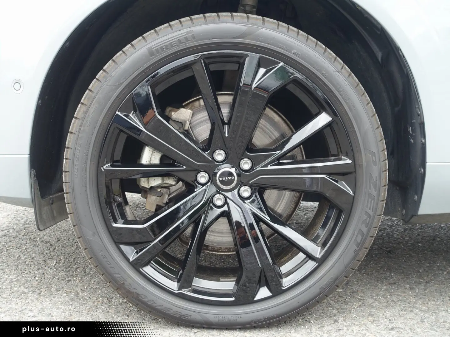 VOLVO XC60 Black Edition Ultra T8 AWD Pano B&W AHK