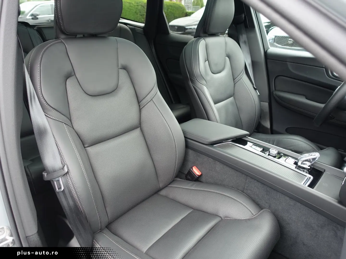VOLVO XC60 Black Edition Ultra T8 AWD Pano B&W AHK