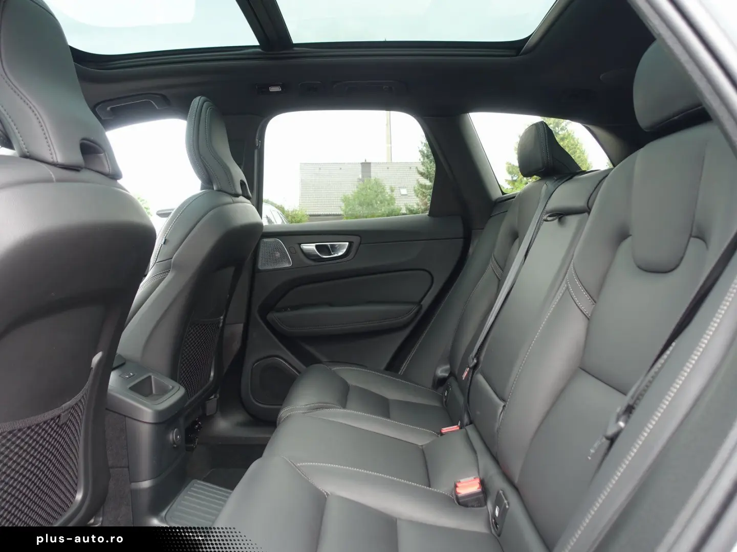 VOLVO XC60 Black Edition Ultra T8 AWD Pano B&W AHK