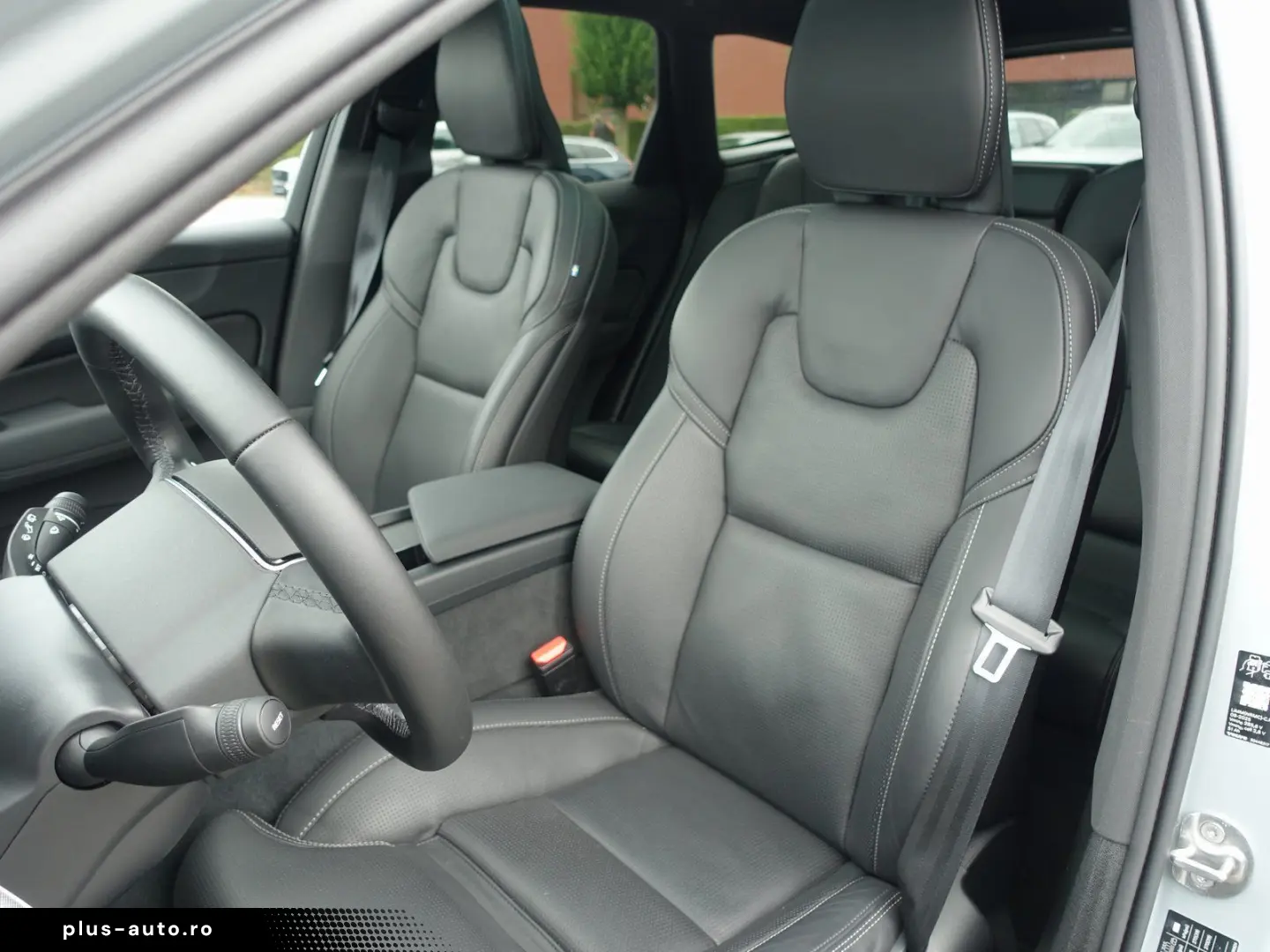 VOLVO XC60 Black Edition Ultra T8 AWD Pano B&W AHK