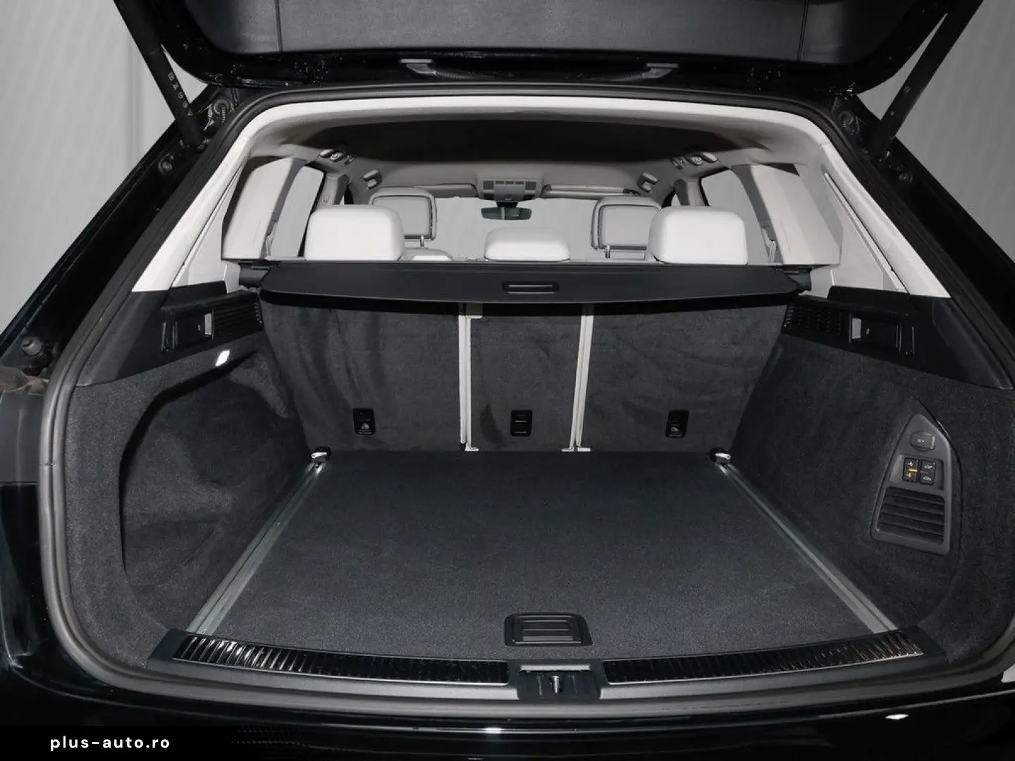 VW Touareg 3.0 TDI Elegance 4Mo AHK RFK Leder
