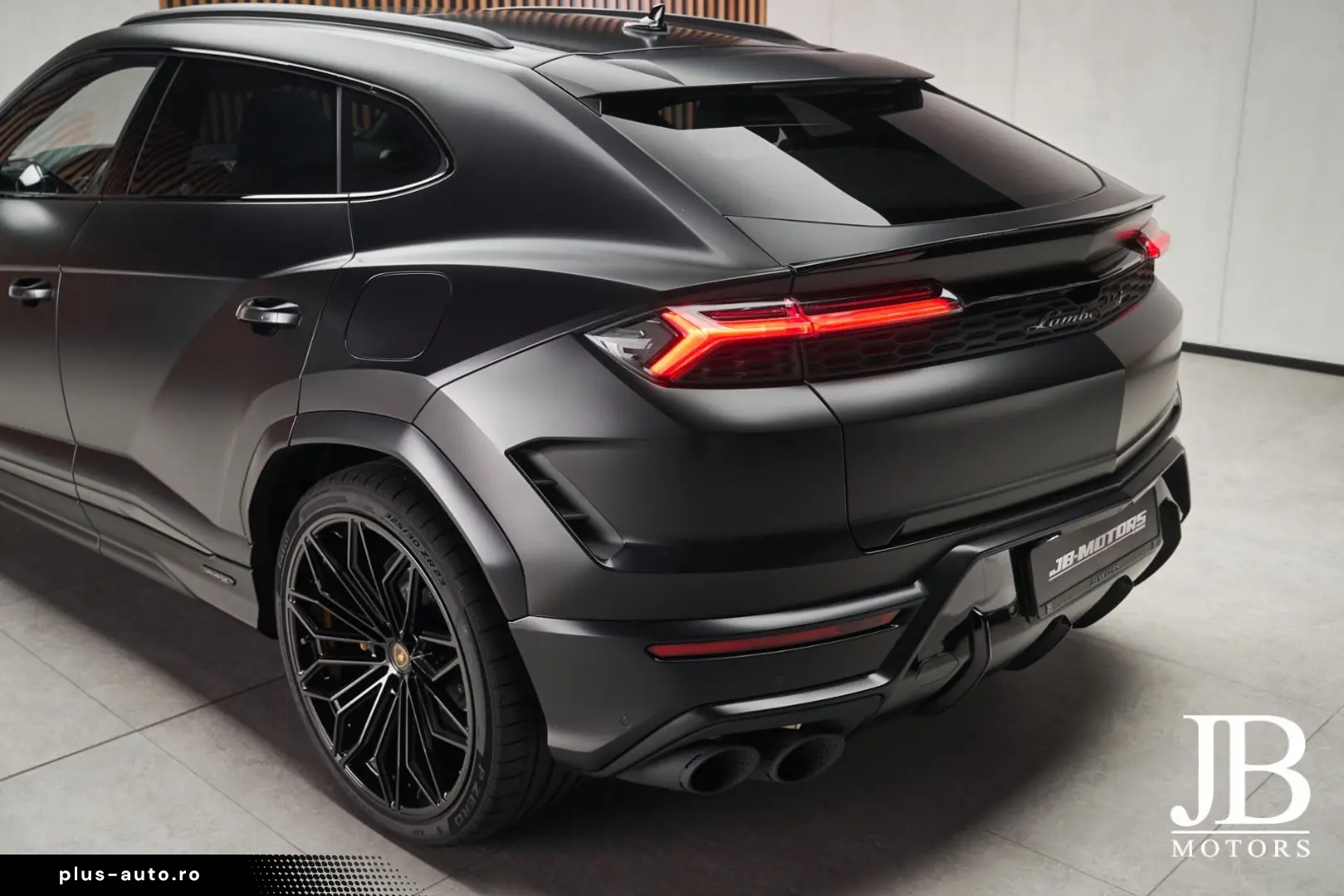 LAMBORGHINI Urus SE Panorama 3D B&O Carbon 23 Zoll