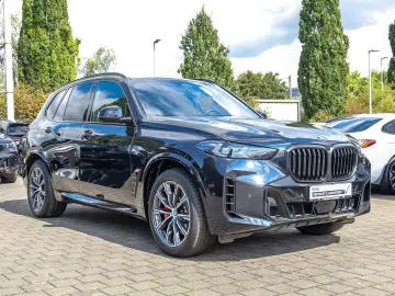 BMW X5 xDrive30d M Sport 7 Sitze PANO AHK RFK NAVI