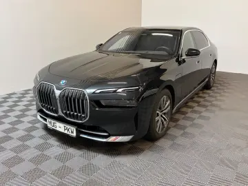 BMW 750e xDrive Excellence 360-B&W-Panorama-