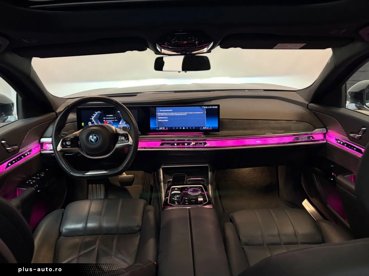BMW 750e xDrive Excellence 360-B&W-Panorama-