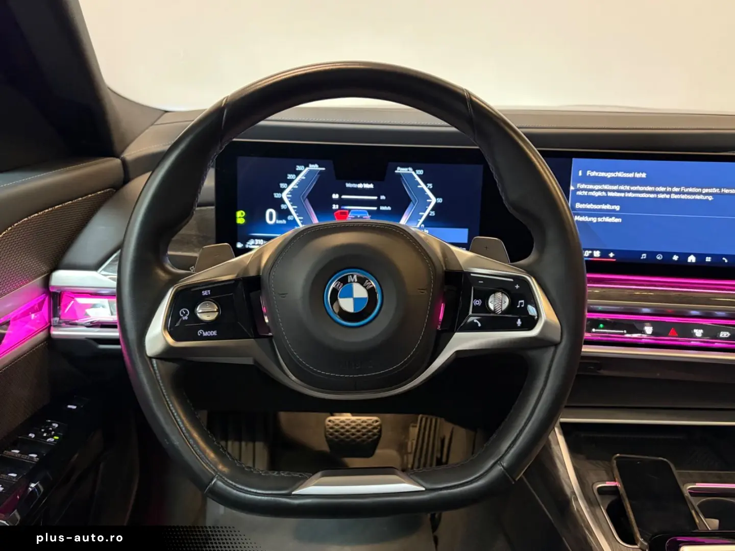 BMW 750e xDrive Excellence 360-B&W-Panorama-