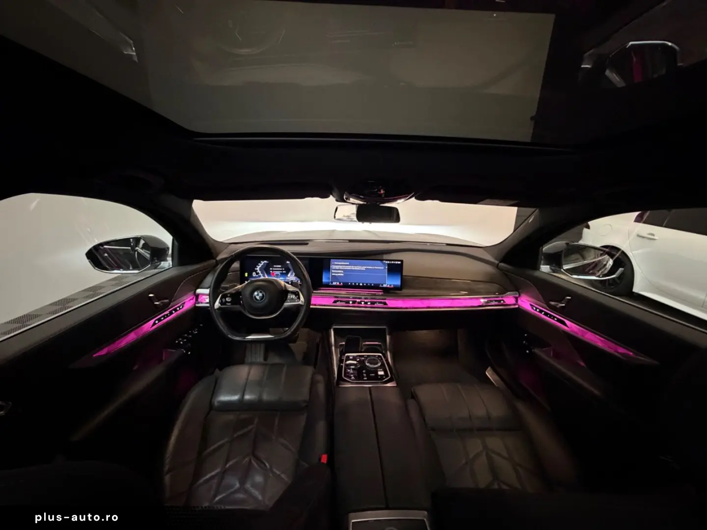 BMW 750e xDrive Excellence 360-B&W-Panorama-