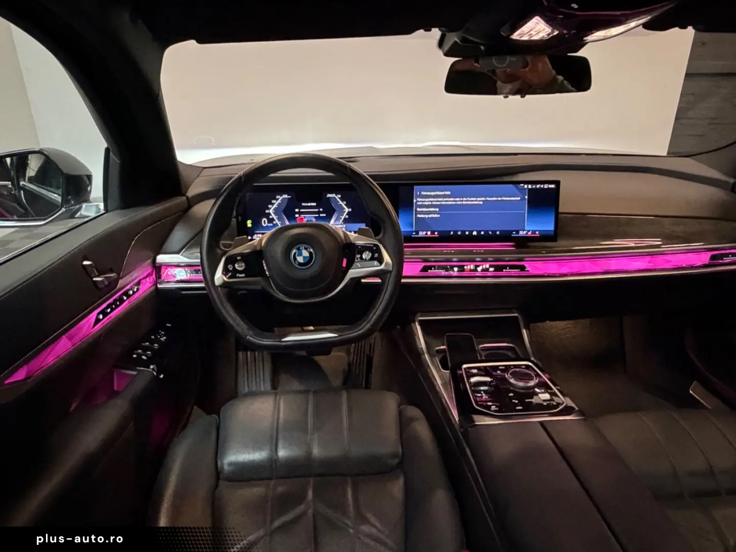 BMW 750e xDrive Excellence 360-B&W-Panorama-