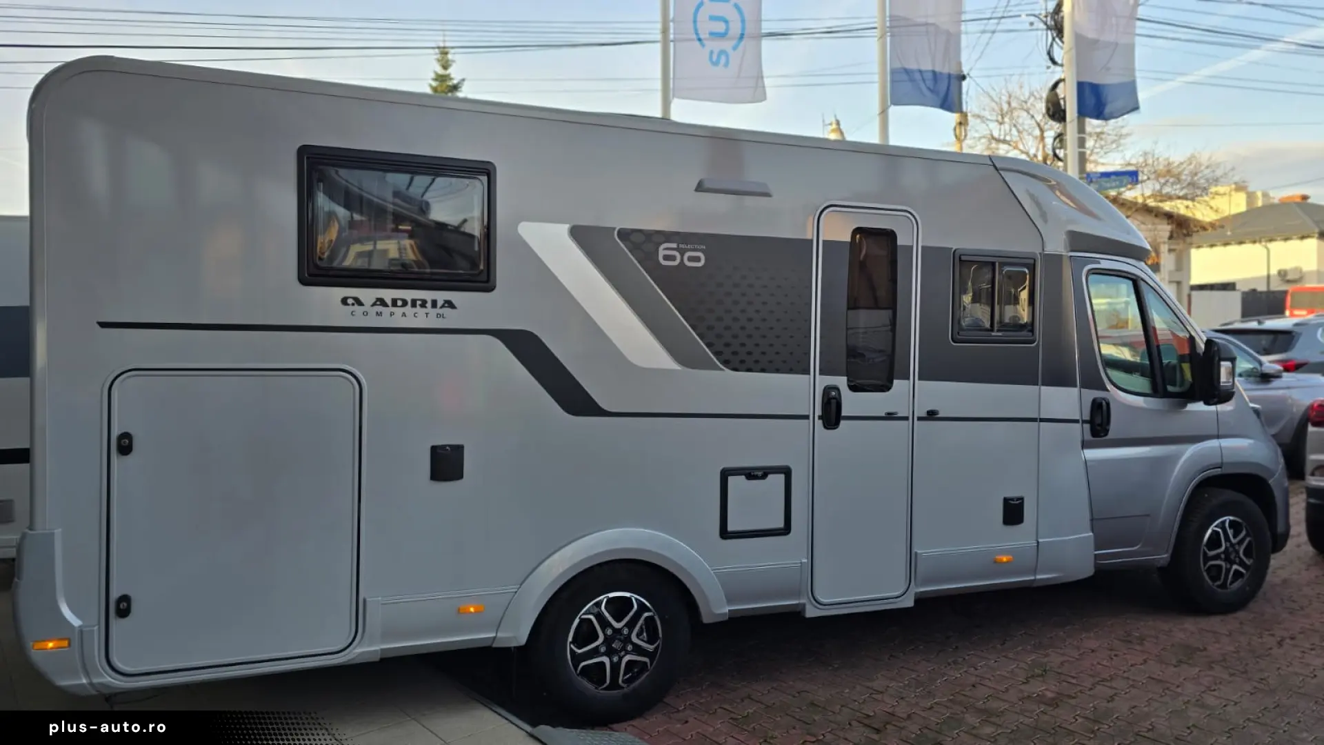Autorulotă Adria Compact DL 60Y - 4 persoane