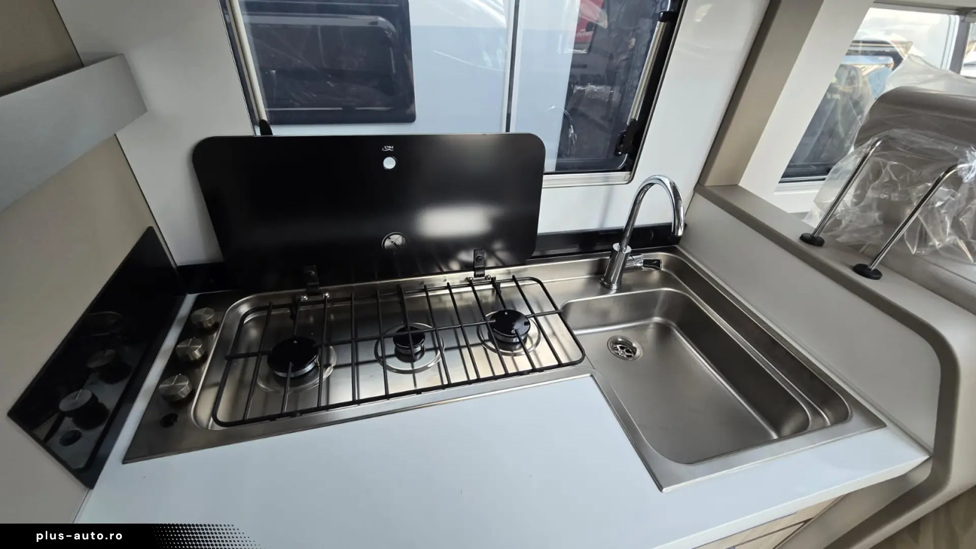 Autorulotă Adria Compact DL 60Y - 4 persoane