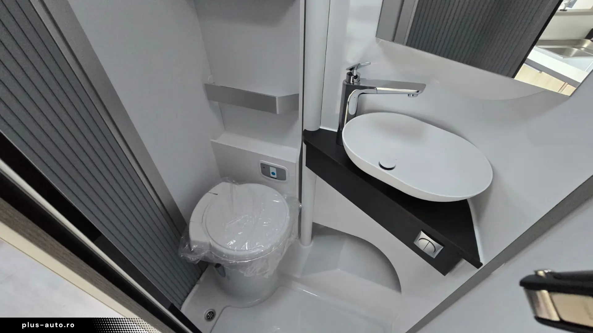 Autorulotă Adria Compact DL 60Y - 4 persoane