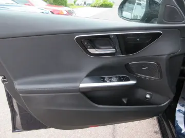 MERCEDES-BENZ C 200 Avantgarde 9G LED Navi 360  Nigh…