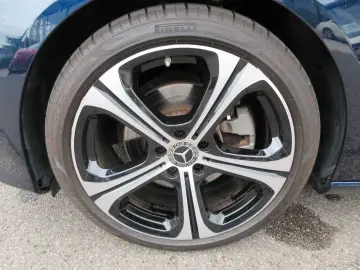 MERCEDES-BENZ C 200 Avantgarde 9G LED Navi 360  Nigh…
