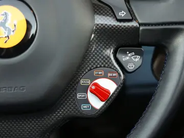 FERRARI 488 Pista Spider 3.9 V8   Warranty - Tailor Made